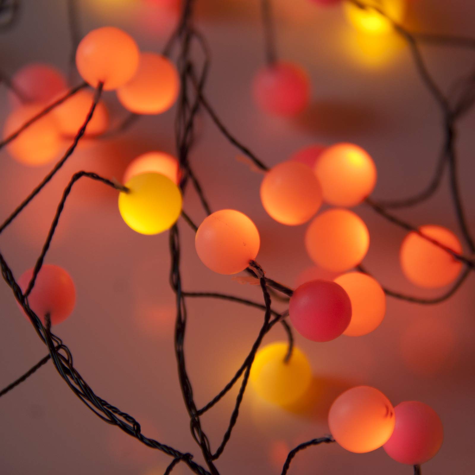 Qbis Berry Cluster Lights. Red, Orange and Yellow Christmas Garland Fairy Lights on Thin Black Wire. Christmas Lighting with a Warm Glow, 4m (13ft) String Lights (240 LED Berry Sunset (Black Wire))
