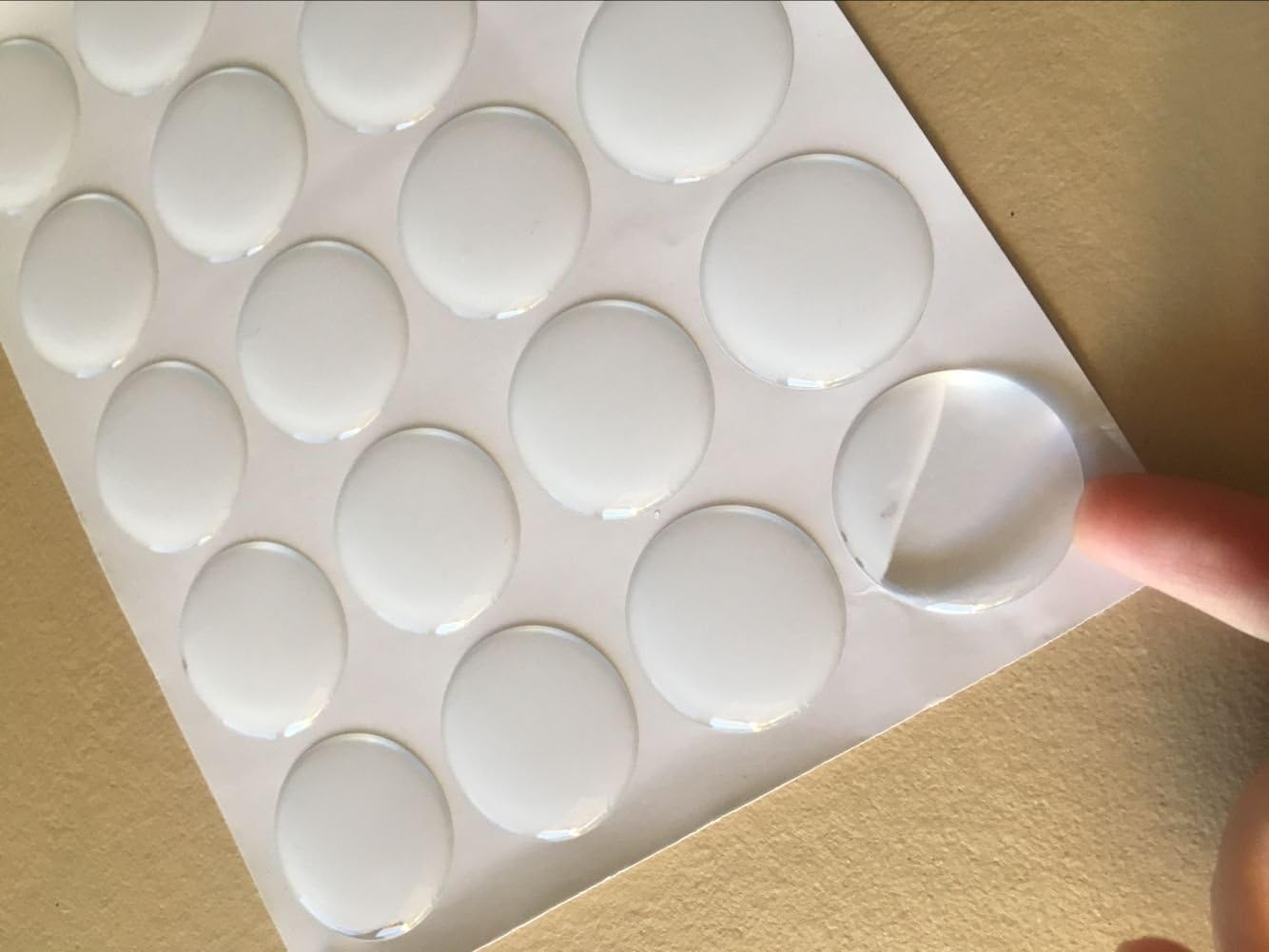 MEYA Set of 100pcs Clear Crystal Resin Dot Adhesive Stickers 1" Circle for Pendants,Crafts,Scrapbooking 3D Epoxy Dome Sticker (1inch) - Image 3
