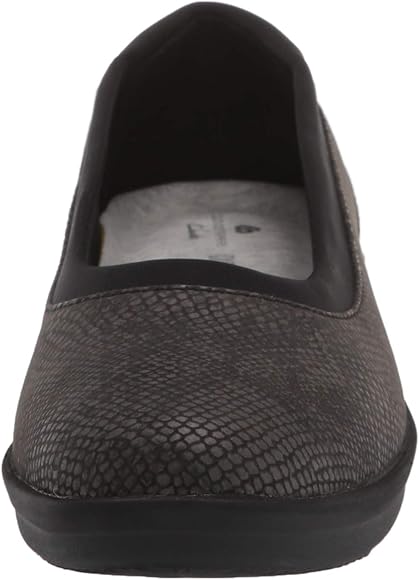 clarks ayla low black