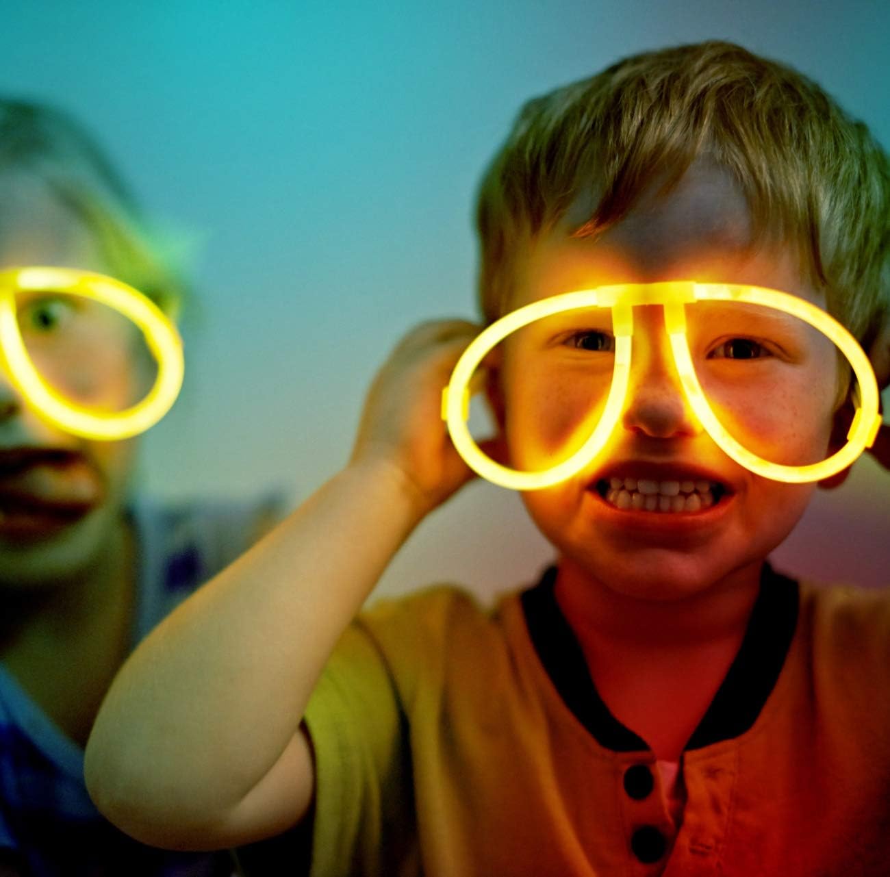 Glow Sticks Bulk Party Supplies – 458 Piece Glow in The Dark Halloween Party Favors Pack for Kids/Adults with 200 Super Bright Glowsticks and Connectors for Bracelets, Necklaces, Glasses, Flower Balls: Toys & Games
