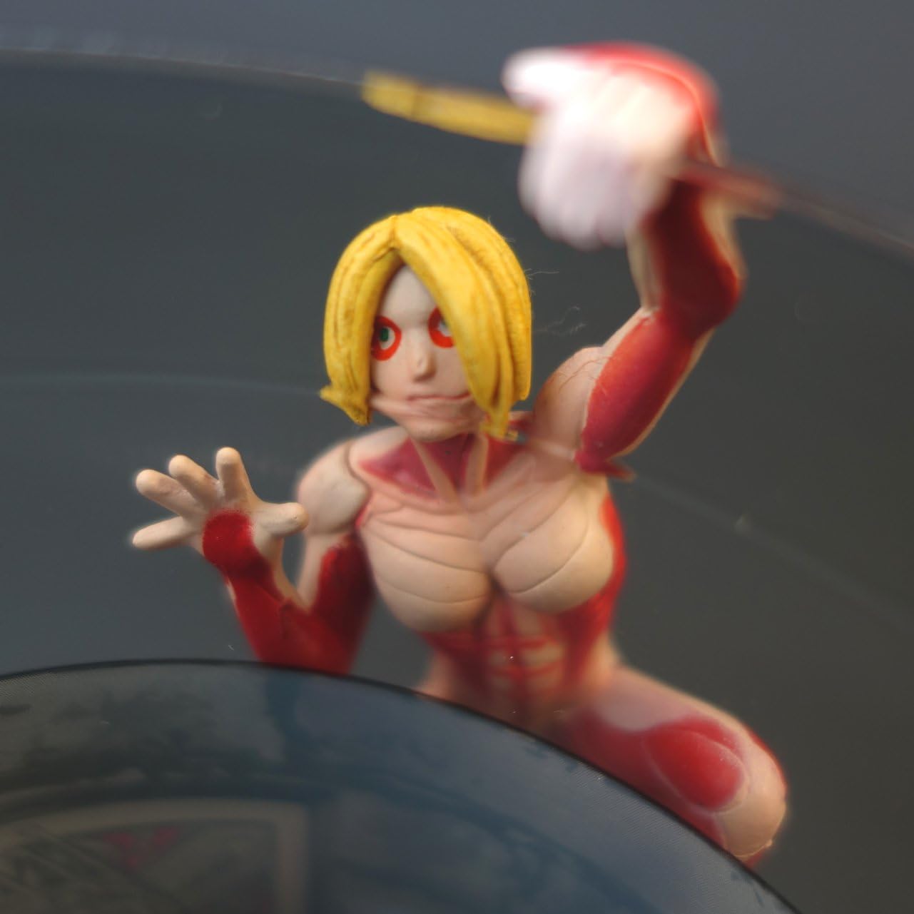 進撃の巨人 女型の巨人 グラスの巨人 フィギュア付きタンブラーセット Sk 04e アニメ 萌えグッズ 通販 Amazon