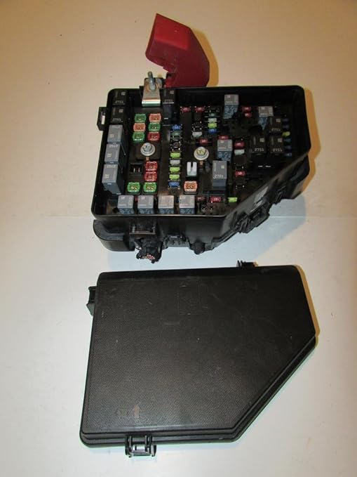 1011 Chevy Traverse 3.6L V6 DI Under hood Relay Fuse Box