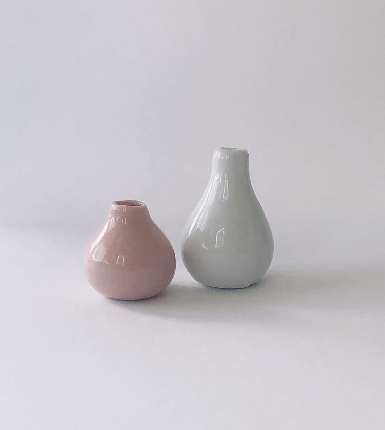 Macy Mae Dollhouse Miniature Vase Set 1:12 Scale White and Pink