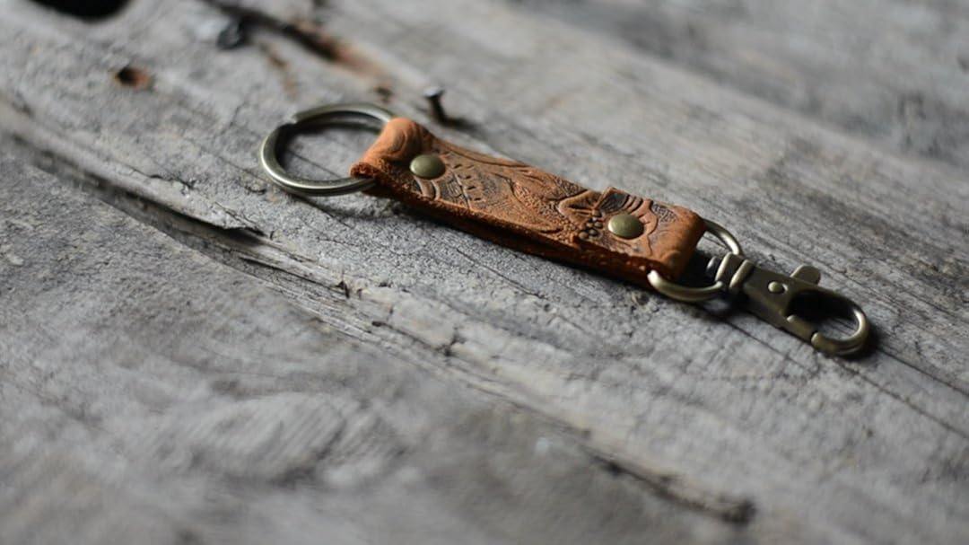 JJNUSA Genuine Leather Keychain Walnut Leather Key Holder Mens Key Chain Ring Fob Accessories Heavy Duty Key Chain Belt Loop Clip Flower brown - Image 3