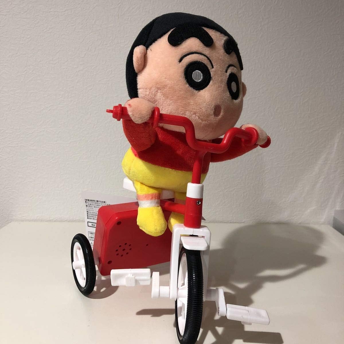 Amazon クレヨンしんちゃん ぬいぐるみ 動く 三輪車 ギミック 野原しんのすけ アミューズメント専用景品 非売品 おもちゃ ホビー