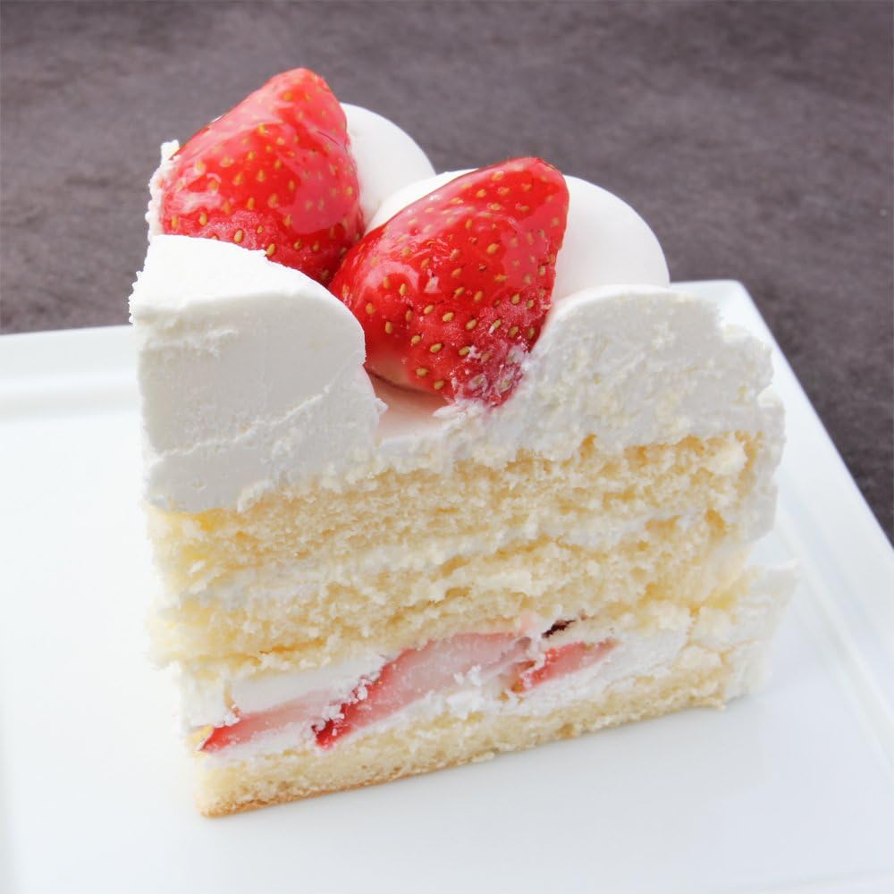 Amazon パティスリーtakayanai 生クリーム苺デコレーションケーキ5号 お届け 12月24日 クリスマスケーキ予約 パティスリー Takayanai ケーキ 洋菓子 通販