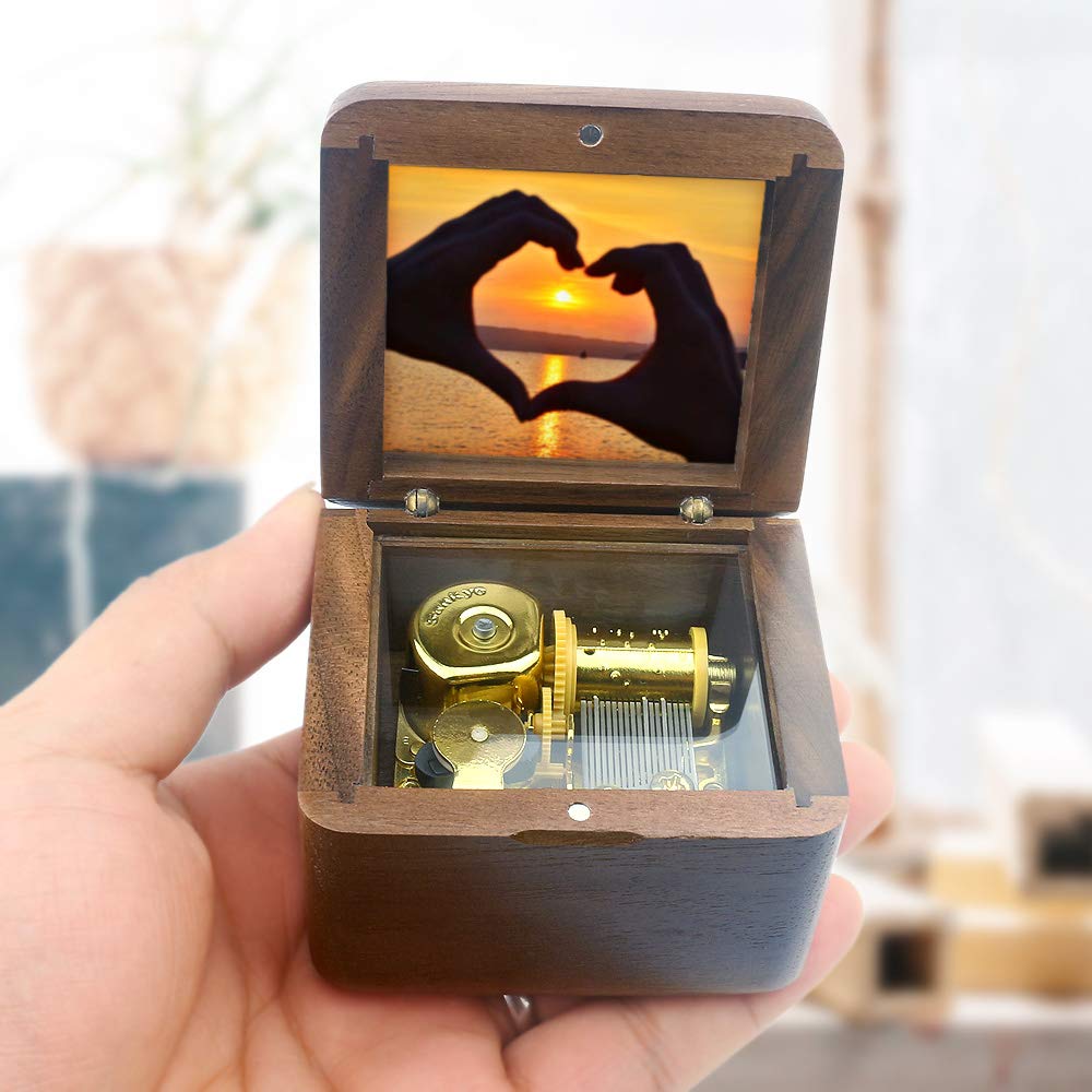 Sinzyo Natural Wooden Music Box with Customizable Photos Wind Up Musical Box Gifts for Christmas,Birthday and Valentine's Day(Character Walnut, Tone:La Vie en Rose)