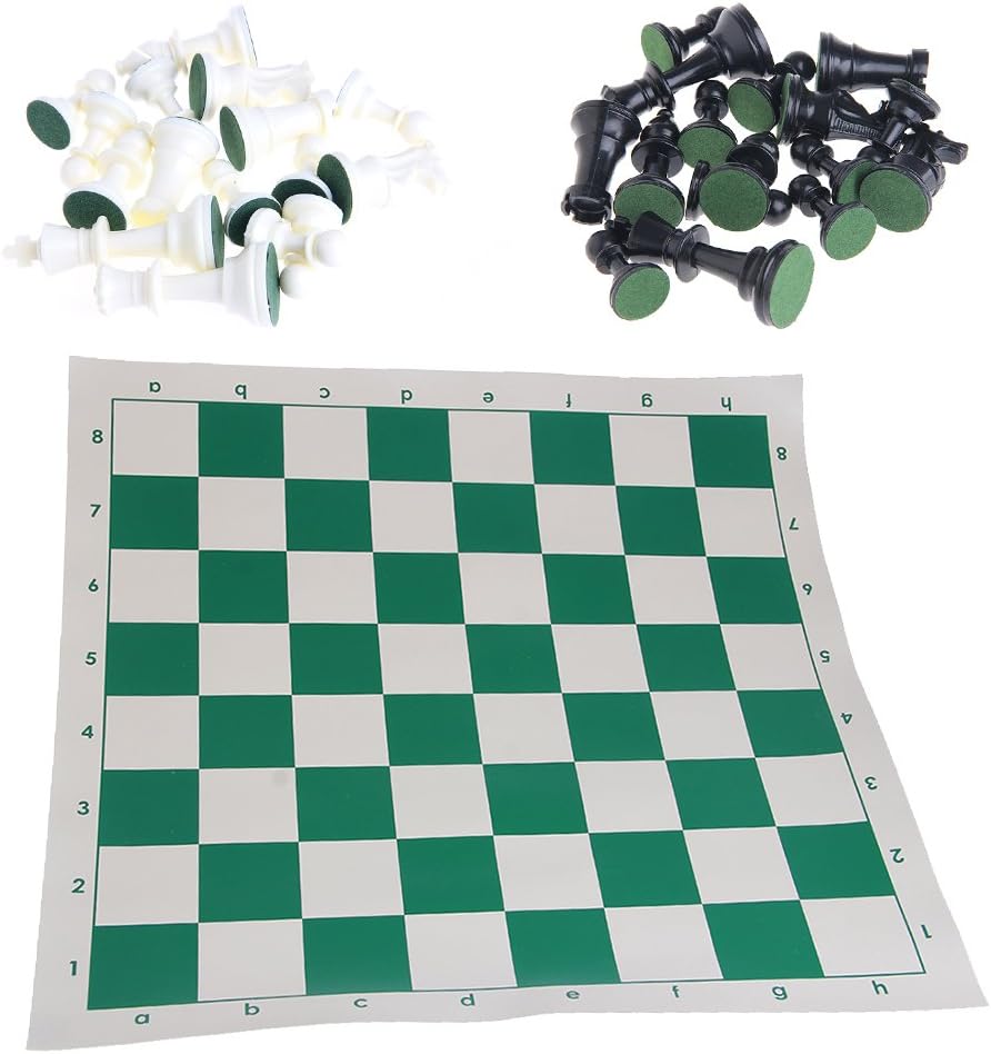 set di scacchi con scacchiere