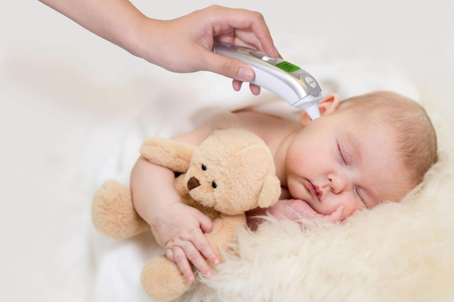 Innovo iP900AP Fingertip Pulse Oximeter and Forehead and Ear Thermometer Bundle: Health & Personal Care