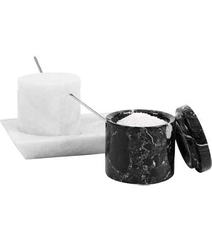 Lot de 2 mugs avec couvercle et cuillère en porcelaine blanc 11x8x11cm Lot de 2 mugs avec couvercle et cuillère en porcelaine blanc 11x8x11cm