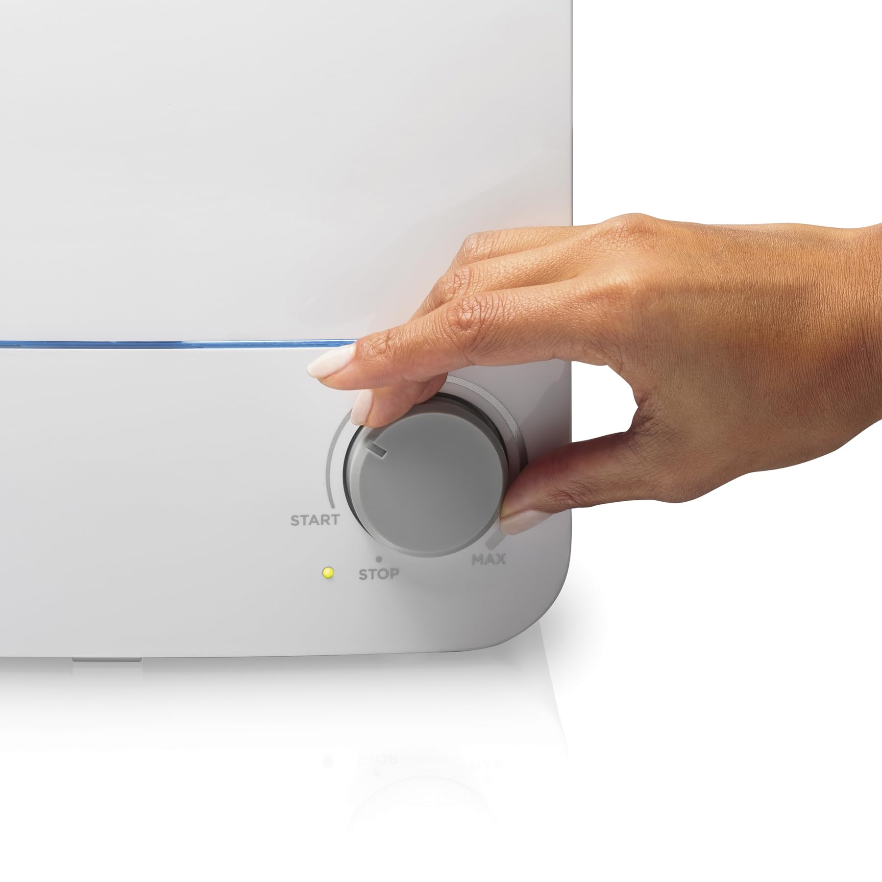 Hamilton Beach TrueAir Cool Mist Humidifiers for Bedroom Large Room, 5.5L, Whisper Quiet, Rotating Nozzle, Auto-Shutoff, Filter-Free, White (04700)