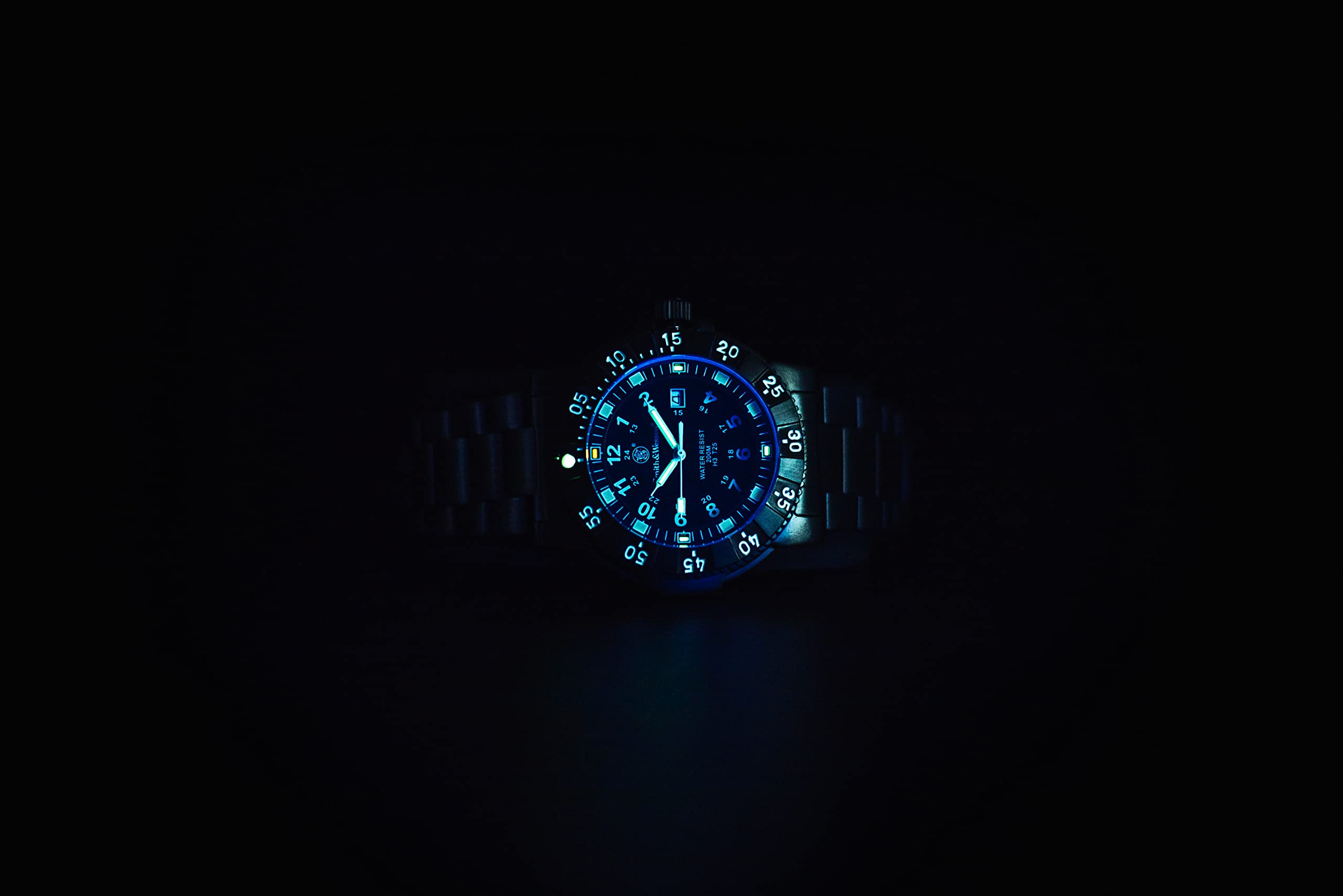 Smith & Wesson 357 Series Swiss Tritium H3 Tactical Military Watch, 20ATM Waterproof Men's Diver Tiempeice with Analog Display, 45mm Field Watch with Rubber Strap, Swiss Parts, Thailand Movement