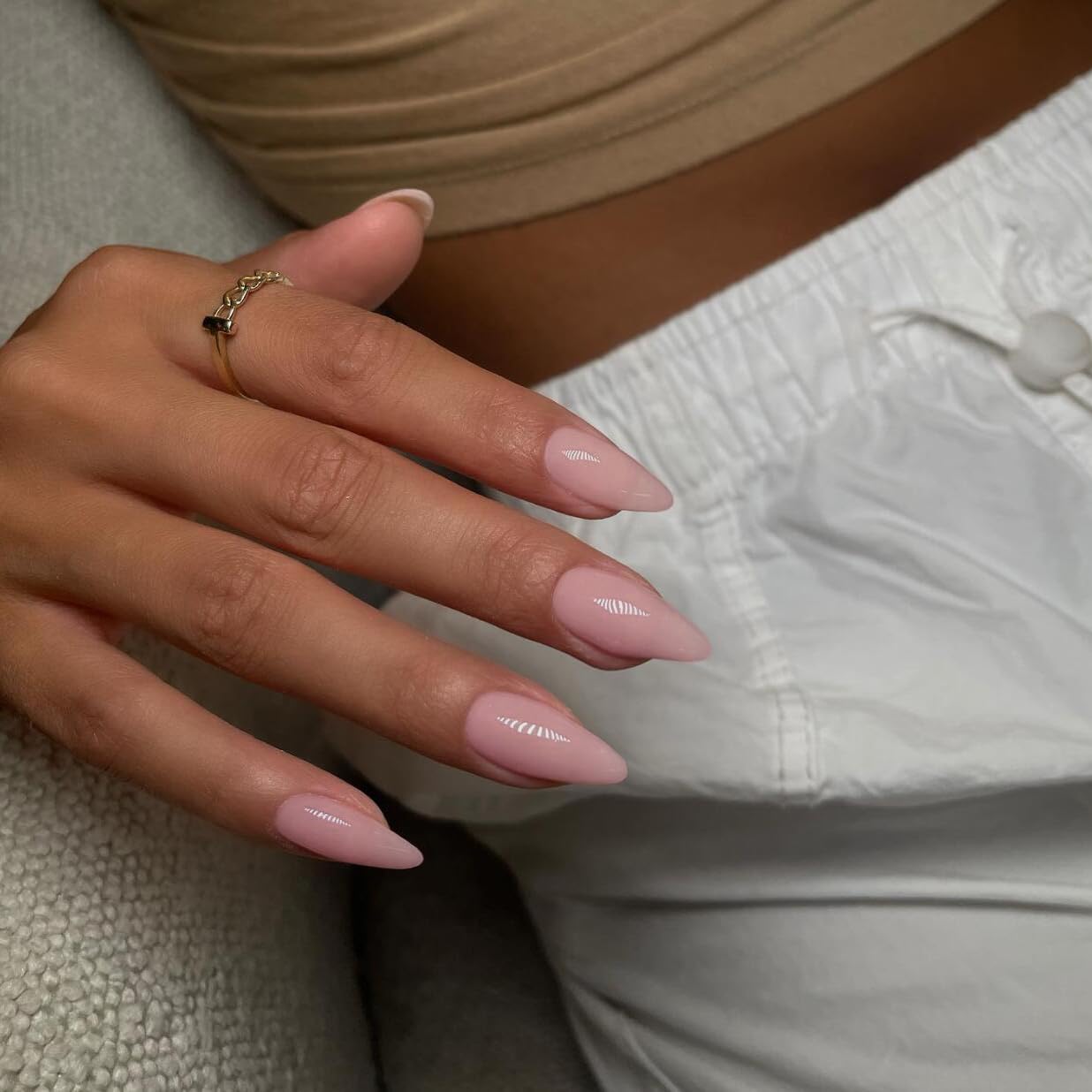 KQueenest 48 Pcs Dusty Pink Press on Nails Almond Medium, Pink Nails Press on, Solid Color Medium Fake Nails Acrylic, Natural Glue on Nails Stiletto, Gel Stick on Nails for Women Finger Wear - Image 4