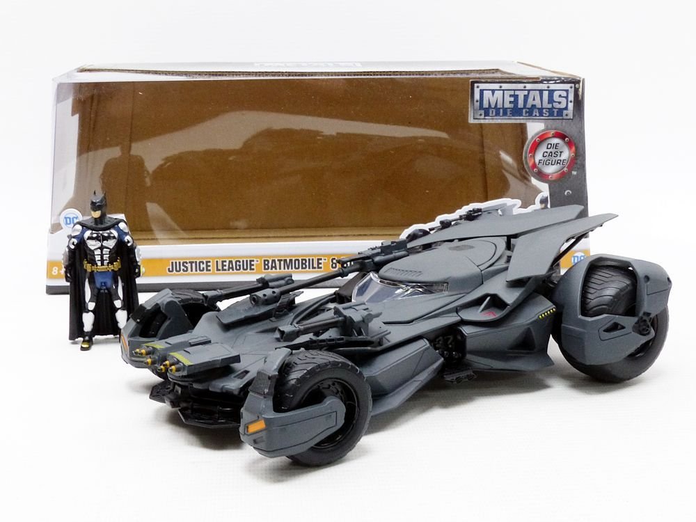 DC Comics 1:24 Justice League Batmobile Die-cast Car with 2.75" Batman Figure, Toys for Kids and Adults - Image 11