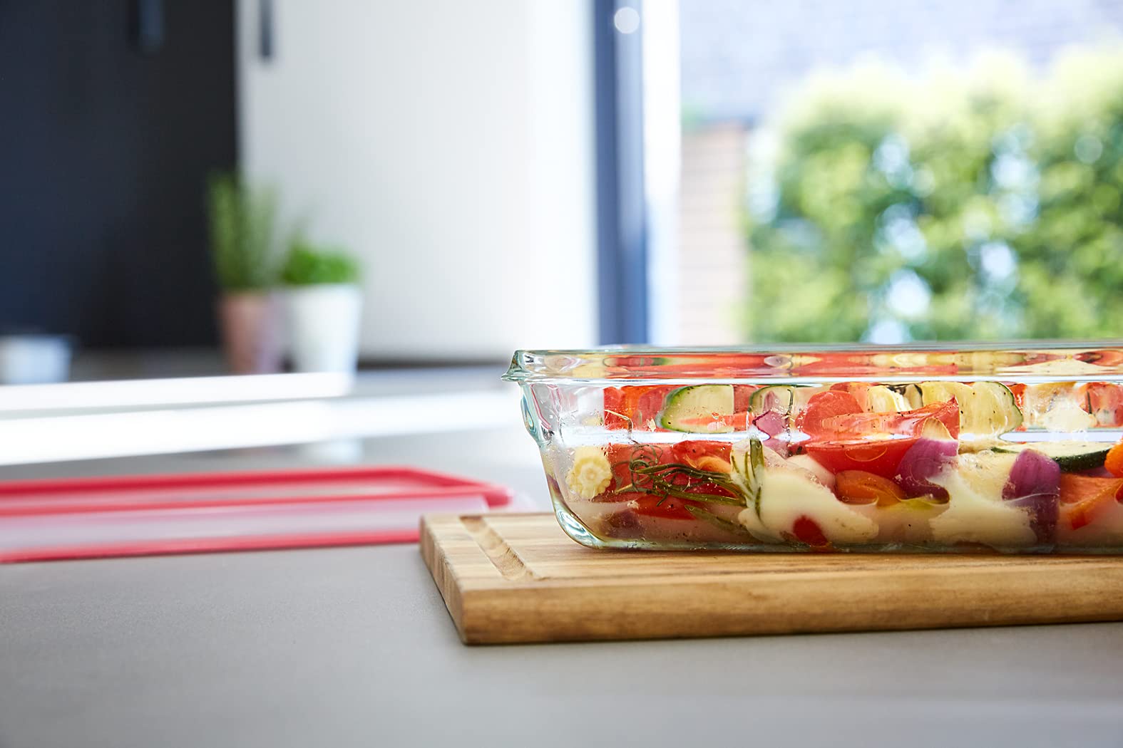 EMSA Clip & Close Glas Frischhaltedosen-Set, rechteckig, 0,45 u. 0,8 u. 2 L, 100 Prozent dicht, Glasbehälter spülmaschinen-, gefrier-, backofen-, mikrowellenfest, Rot, Transparent, N10509 6