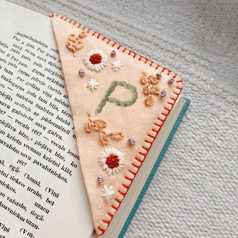 Litthing Hand Embroidered Corner Bookmark, 26 Letters Personalised Seasons Felt Triangle Bookmarks Gifts for Book Lovers Men Women