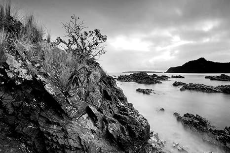 Amazon Co Jp 岩が多い神秘的な海岸の壁紙 自然の壁紙 白黒の キャンバス ステッカー 印刷 壁紙ポスター はがせるシール式 写真 特大 絵画 壁飾り75cmx50cm ホーム キッチン