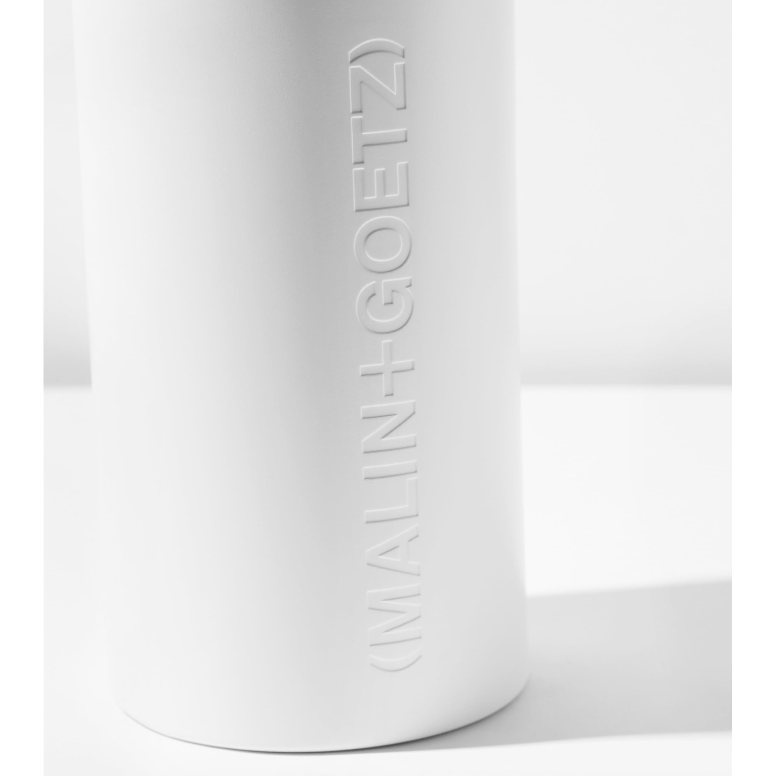 Malin + Goetz Shampoo – Clarifying, Unisex Natural Shampoo to Cleanse & Hydrate, Scalp Treatment Nourishes and Restores Healthy Texture for All Hair Types, Vegan and Cruelty-Free