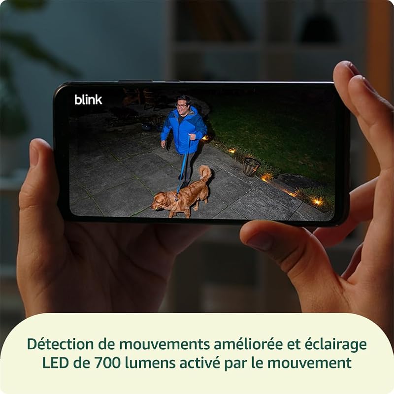 Caméra extérieure avec projecteur Blink (nouvelle génération) | Caméra de surveillance connectée sans fil, LED de 700 lumens | Module de synchronisation de base inclus