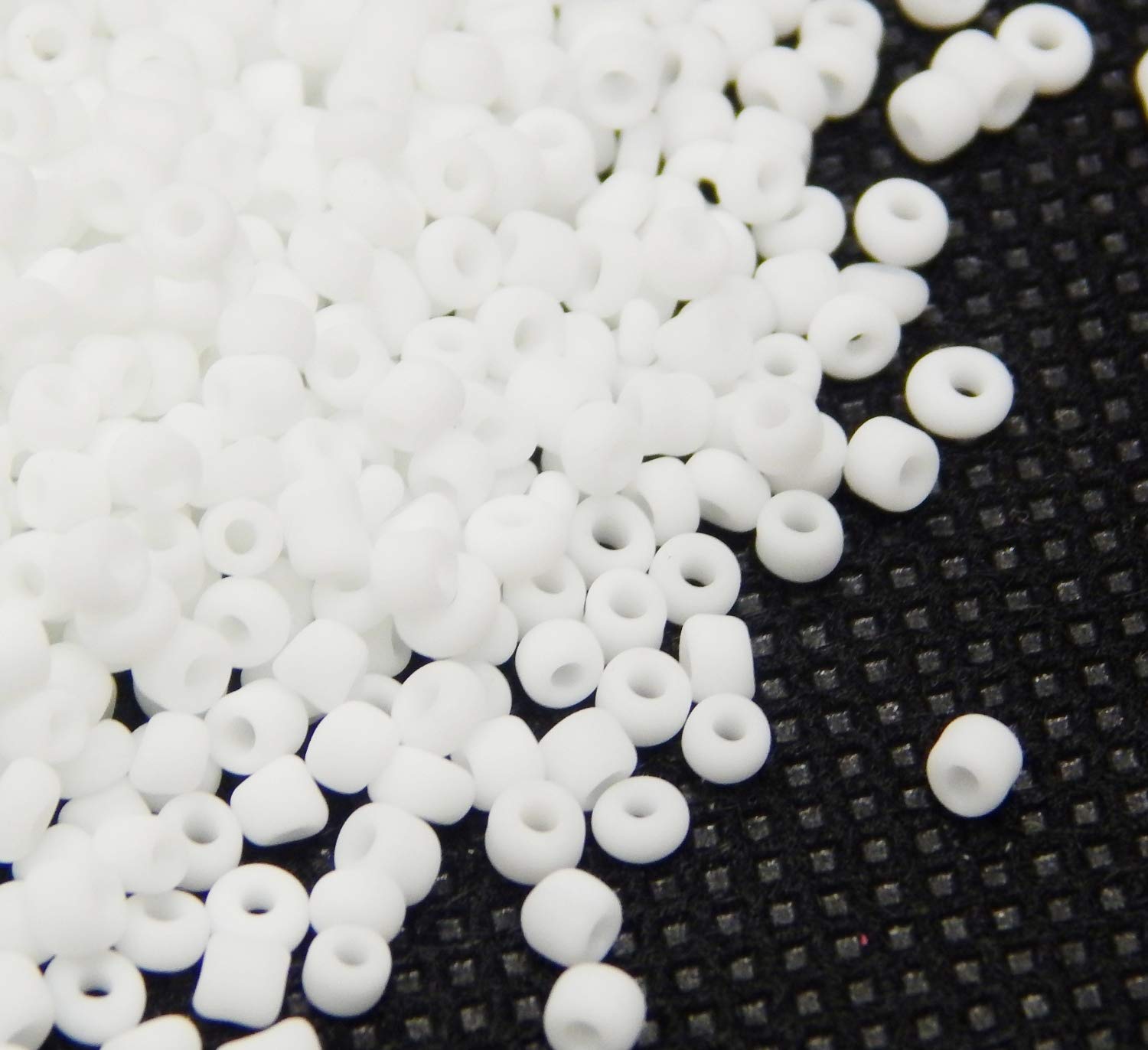 Pack of 1100 Glass Seed Beads 4 mm, 6/0, Pony Beads, Clear Mini Children's Beads, Seed Beads, Choice of Colours (White Opaque)