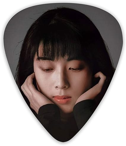 Amazon Co Jp Zard ザード 坂井泉水ギターピック ティアドロップ型 ピック 12枚セット 三種類厚さ 0 46 0 71 0 96mm 4 収納ケース付き 初心者 ギター用 練習用 可愛い ハードギターピックトライアングル マンドリン ベース アコースティック エレクトリックギター用