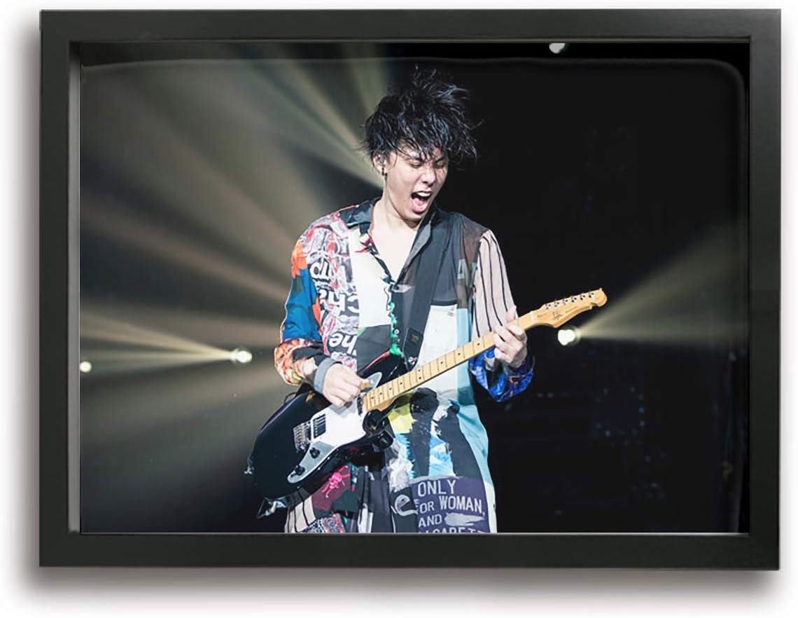 Amazon Co Jp フレーム装飾画 Radwimps ラッドウィンプス フレーム付き 現代壁の絵 壁掛け 部屋飾り アートフレーム インテリア絵画 リビング絵画キャンバス Arts モダン 額縁付き 部屋装飾 新築祝い 贈り物 木枠 30 40 40 30cm 服 ファッション小物