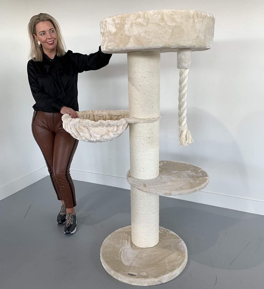 RHRQuality Maine Coon Sleeper de Luxe Cat Scratching Post for Maine