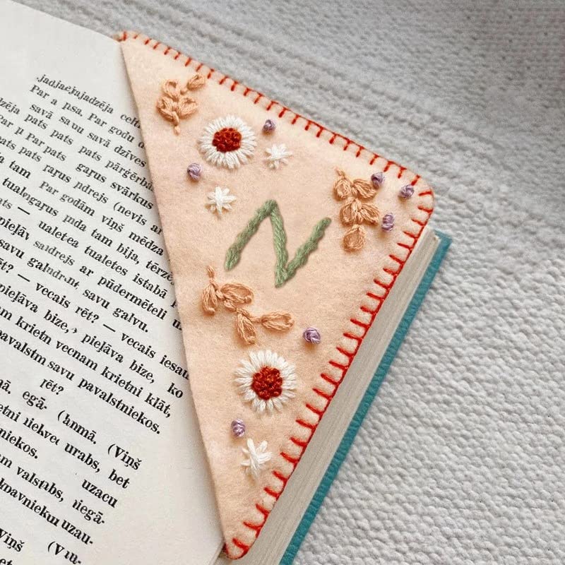 Litthing Hand Embroidered Corner Bookmark, 26 Letters Personalised Seasons Felt Triangle Bookmarks Gifts for Book Lovers Men Women