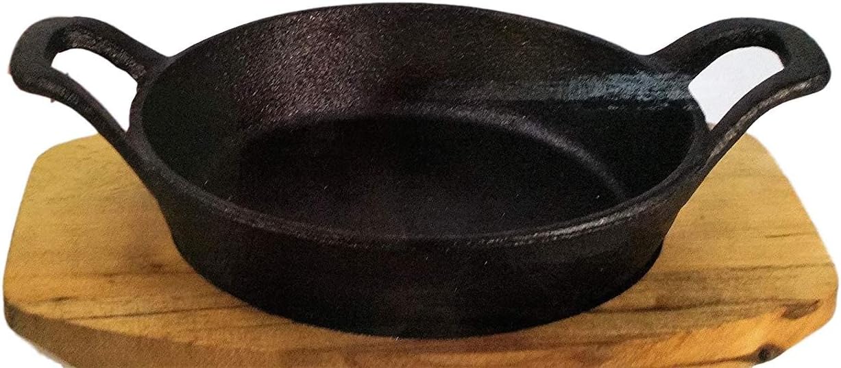 Zimmermann24de Wunderschöne kleine Pfanne 15 cm Gusseisen gusseiserne Minipfanne mit Holzbrett