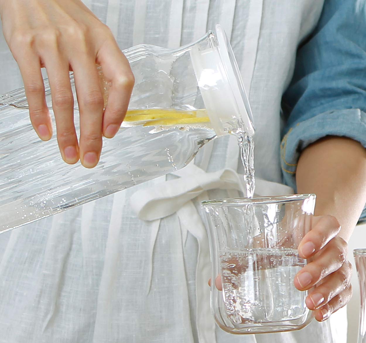 iwaki KT296K-W Heat Resistant Glass Pitcher, Cold Water Bottle, White, 3.8 fl oz (1 L), Square Server, Barley Tea, Tea Pot,