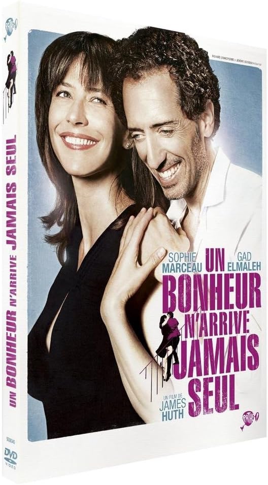 Un Bonheur n'arrive jamais Seul Amazon.fr Gad Elmaleh, Sophie Marceau, Maurice Barthélémy Un Bonheur n'arrive jamais Seul Amazon.fr Gad Elmaleh, Sophie Marceau, Maurice Barthélémy