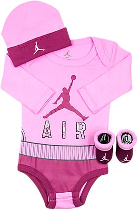 Nike Michael Jordan Body Bebe Layette Lot De 3 Ensembles Bonnet Et Chaussons Par Nike Amazon Fr Bebes Puericulture