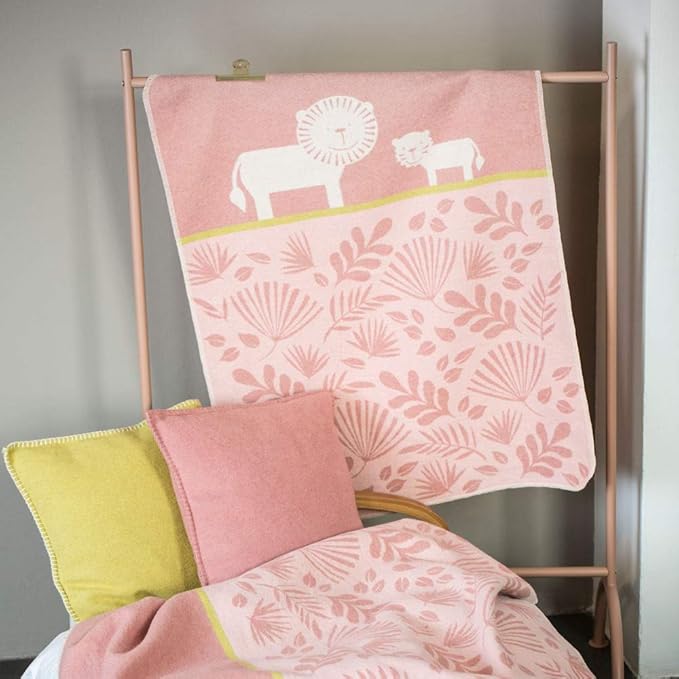 David Fussenegger Babydecke JUWEL, Dschungel/Löwen Rouge 70/90