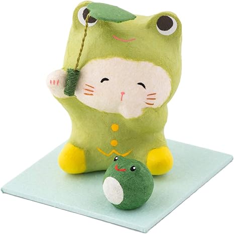 Amazon ファンファン ちぎり和紙 赤ちゃん招き猫の夏 梅雨 着ぐるみ 子猫 インテリア 癒し コンパクト リュウコドウ B かえるレインコート 緑 置物 オブジェ オンライン通販