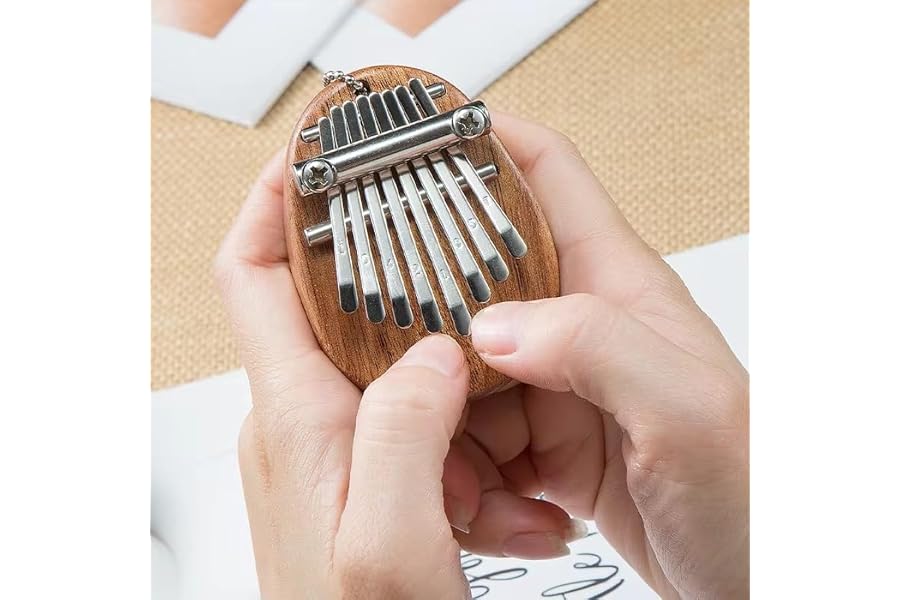 8 Key Mini Marimba Finger Thumb Piano, Finger Thumb Piano with Accessory Pendant Gift, Exquisite Finger Piano Ornaments Christmas Gift for Beginners (Oval-2)