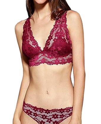 Conjunto con un look femenino desde el frente y un look sexy chic desde atrás.