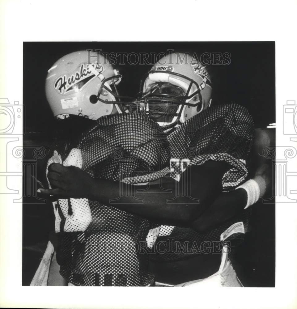 Historic Images 1986 Press Photo Holmes High School Football Players Celebrate a Win Over Clark 7x6.75 in
