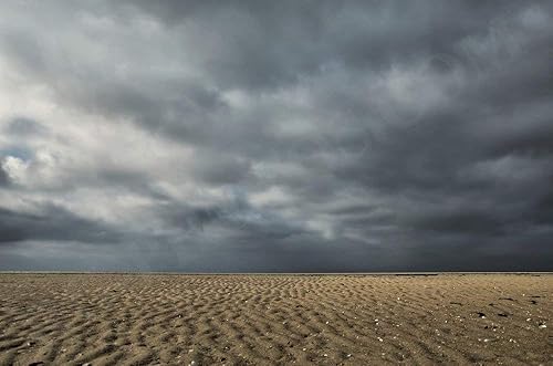 Photographie Prise Sur La Plage De Cabourg En Normandie A Maree Basse Avec Un Ciel Sombre Et Nuageux Amazon Fr Handmade