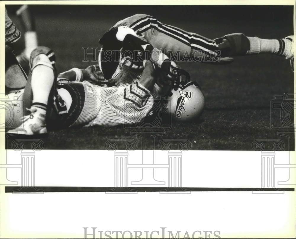 Historic Images 1985 Press Photo Holmes High School Football Player Wilbur Odom is upended 8 x10 in