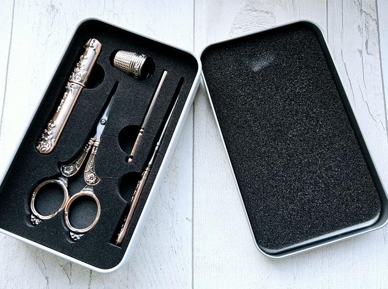 Craft Be Vintage Style Sewing case - Silver Chrome Sewing Kit Gift - Travel Sewing Kit - Sewing Box for Adults - Gift for sewers Seamstress