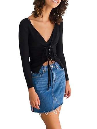 blusas negras escotadas