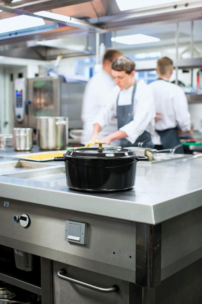 Lava Signature Enameled Cast-Iron Round Dutch Oven - 4-3/4 Quart ...