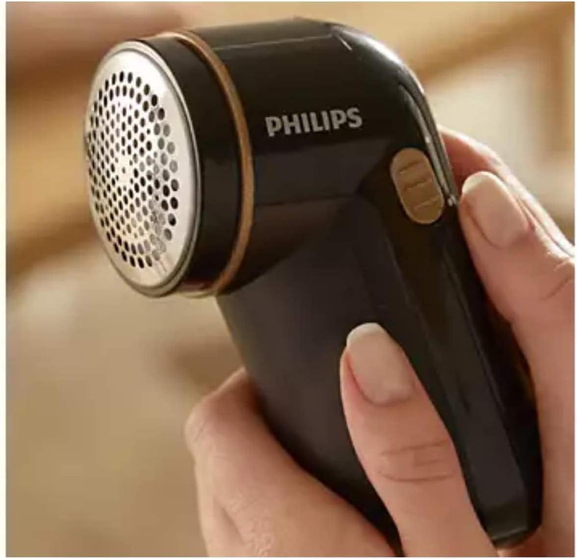 Philips Pimple remover - Effective removal - Suitable for all garments - Covers large area - Adjustable - 2 Philips AA batteries included - Give your old garments a new life in a snap - GC026/80