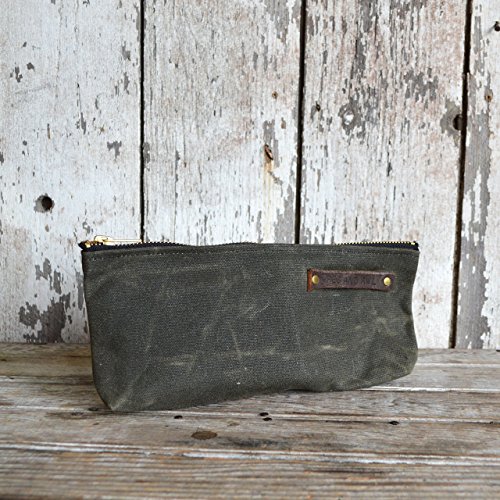 Medium Waxed Canvas Pouch in Moss