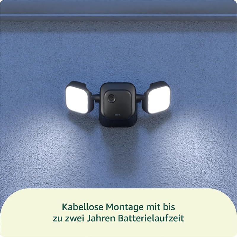 Außenkamera mit Flutlicht (neueste Generation) | Kabellose intelligente Sicherheitskamera, 700 Lumen LED, zwei Jahre Batterielaufzeit, verbesserte Bewegungserfassung | Sync-Basismodul enthalten