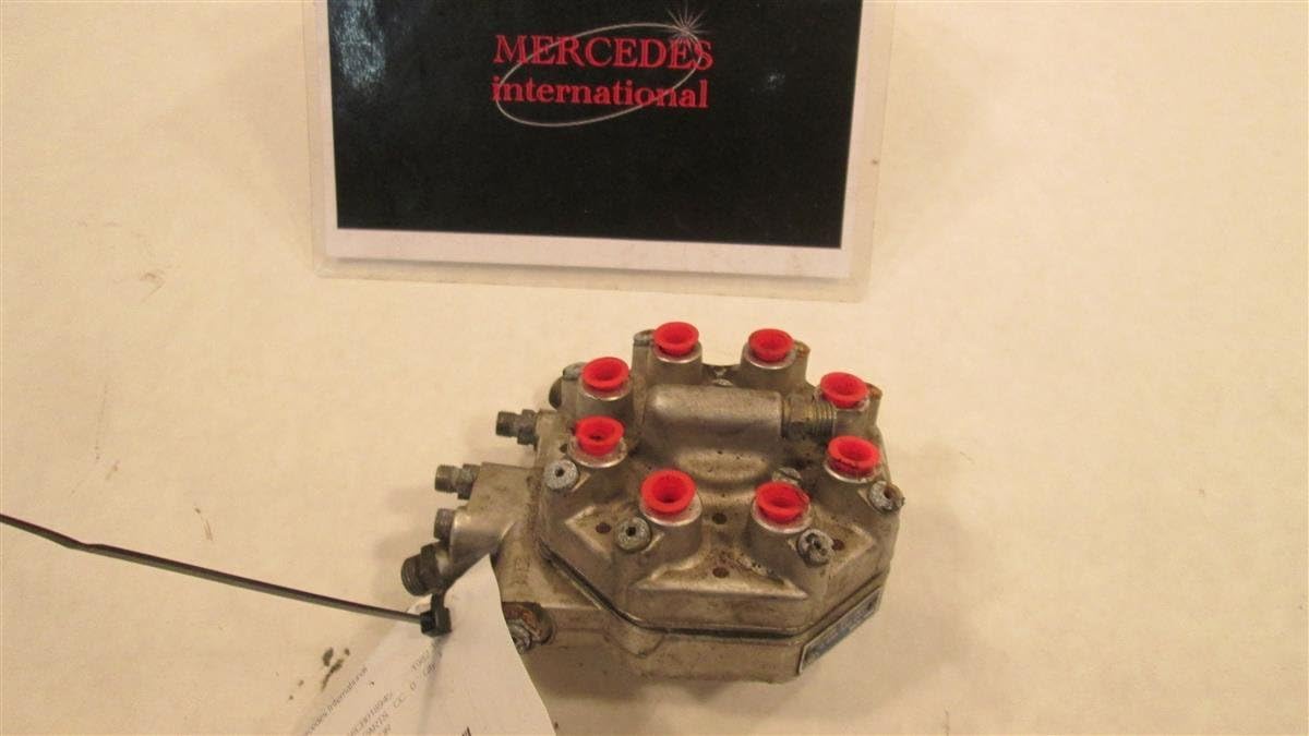 MercedesBenz 380Sl Fuel Distributor 0438100041, Fuel Injection