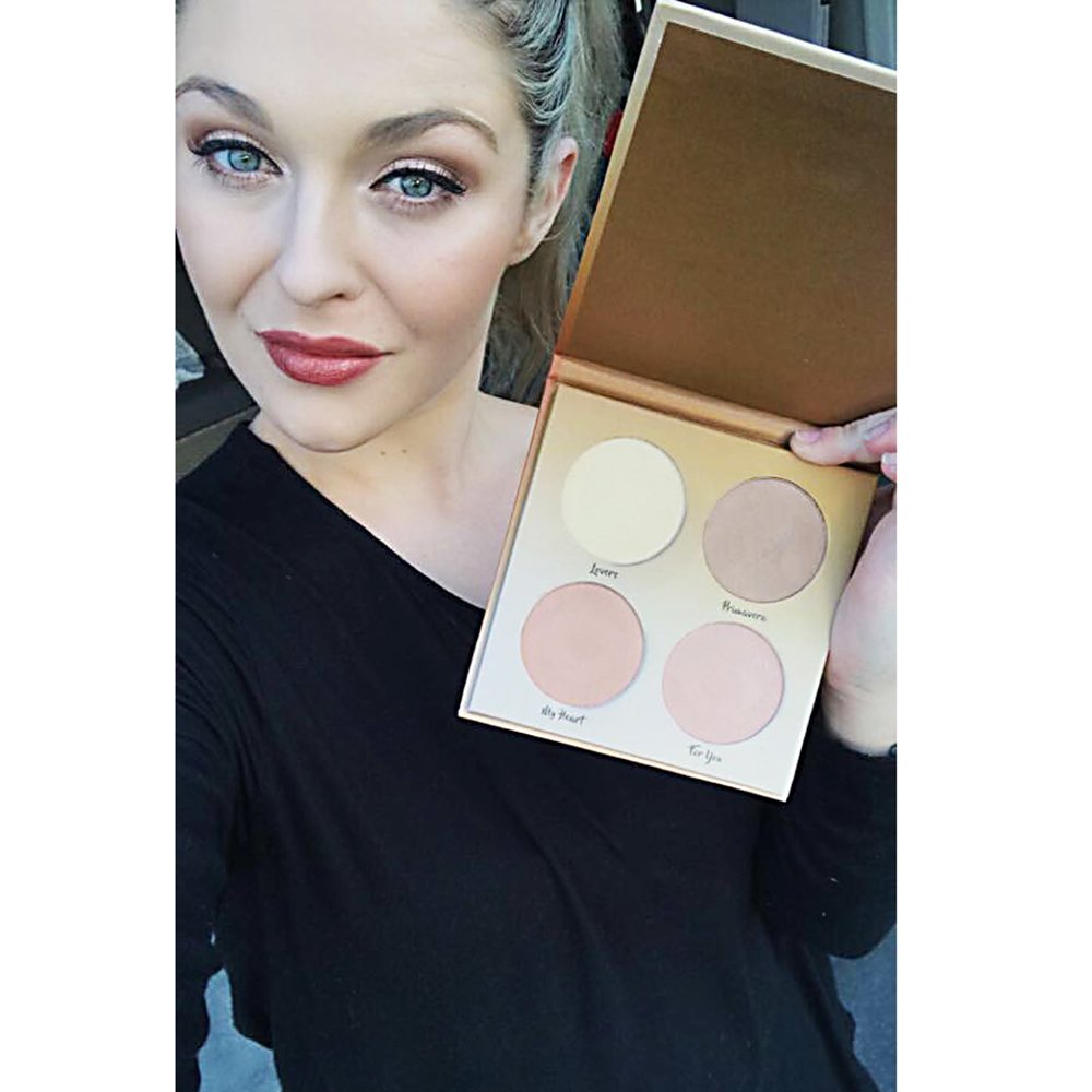 Aurelife llluminator Kit 4 Color Face Makeup Highlighter And Bronzer Matte Glow Kit Palette