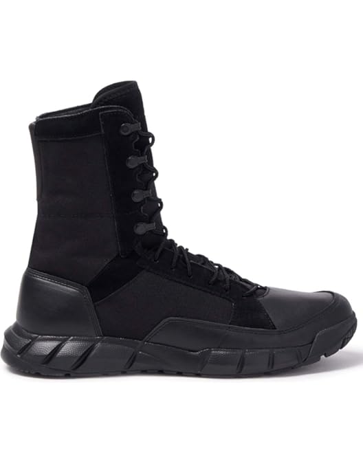 Amazon.com | Oakley Coyote Laceless Boot | Chukka