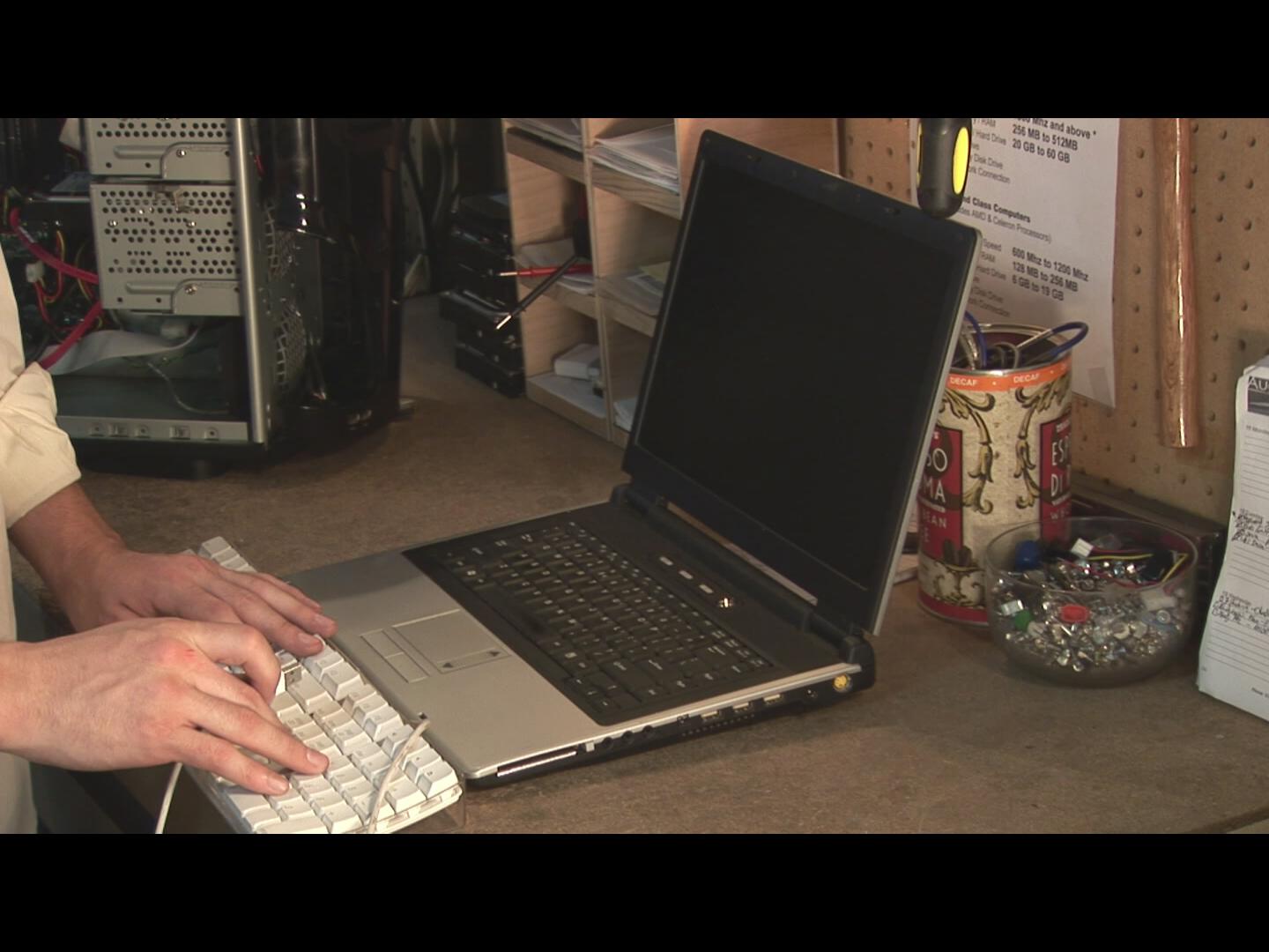 How to Use an External Keyboard With a Laptop