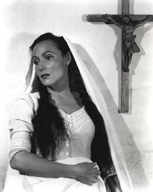 Amazon Com Dolores Del Rio Posed In White Dress With White Veil Photo Print 24 X 30 Posters Prints